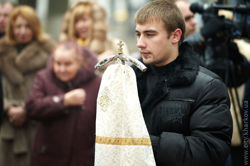 На території 17-ї лікарні освятили місце під храм - 19