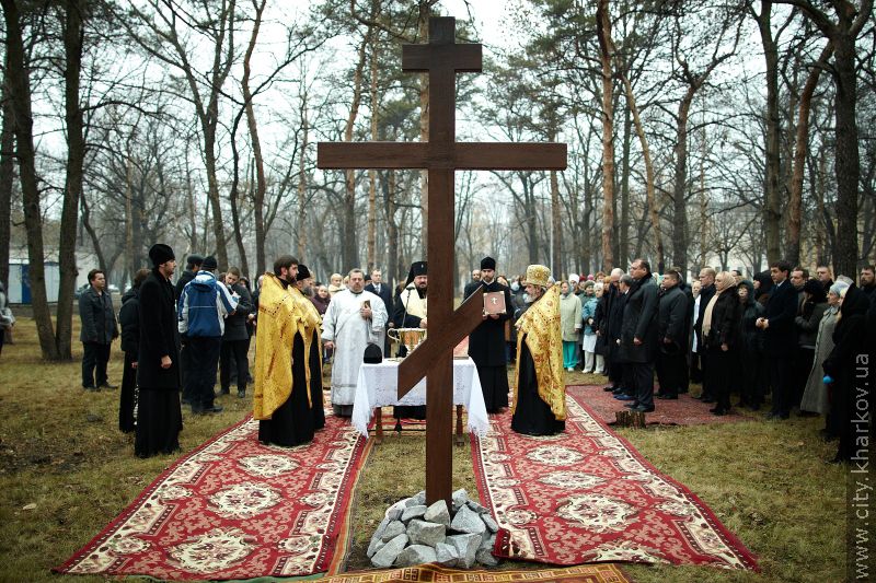На території 17-ї лікарні освятили місце під храм - 23