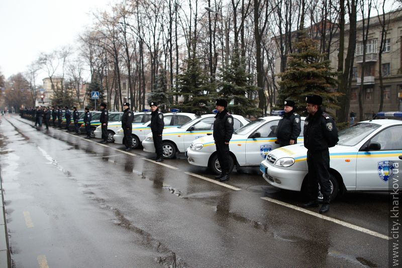 Міська влада передала харківській міліції 15 автомобілів