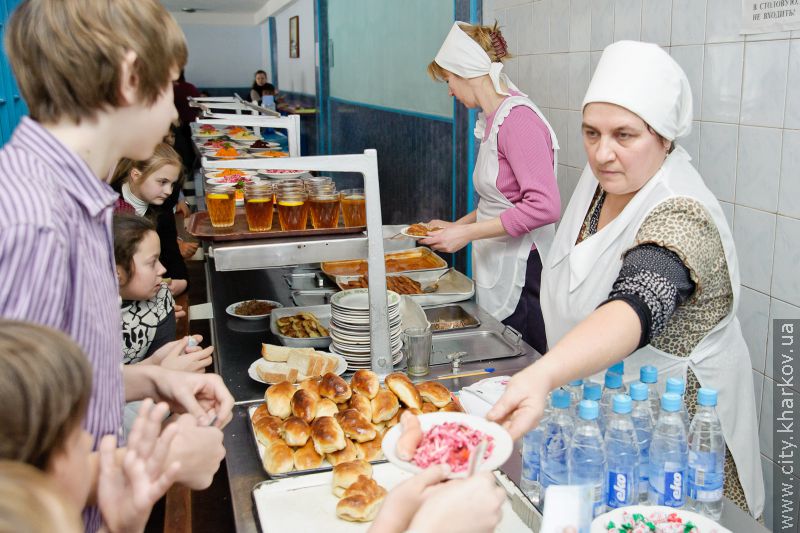 Старшокласники можуть пообідати в шкільній їдальні всього на 5 гривень