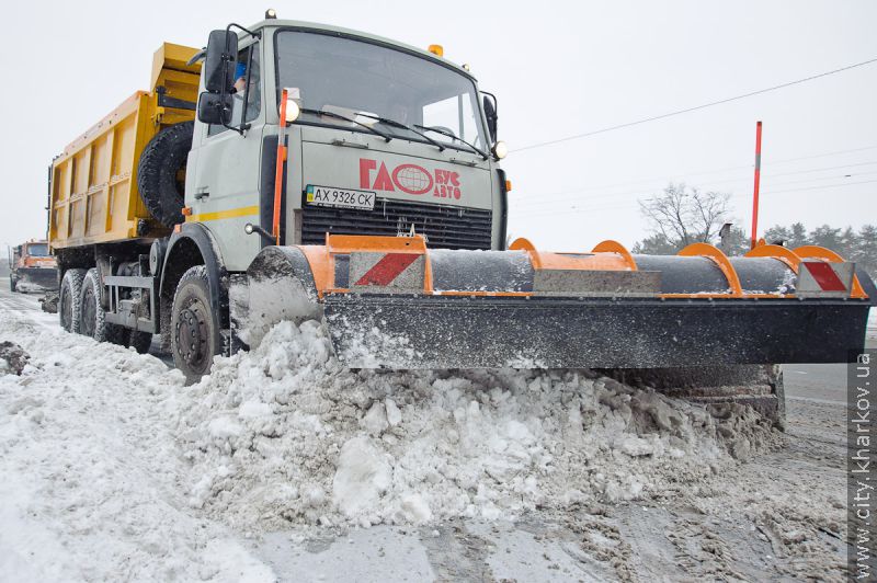 Харківські дороги очищують від снігу та льоду - 6
