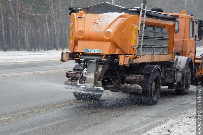 Харківські дороги очищують від снігу та льоду - 7