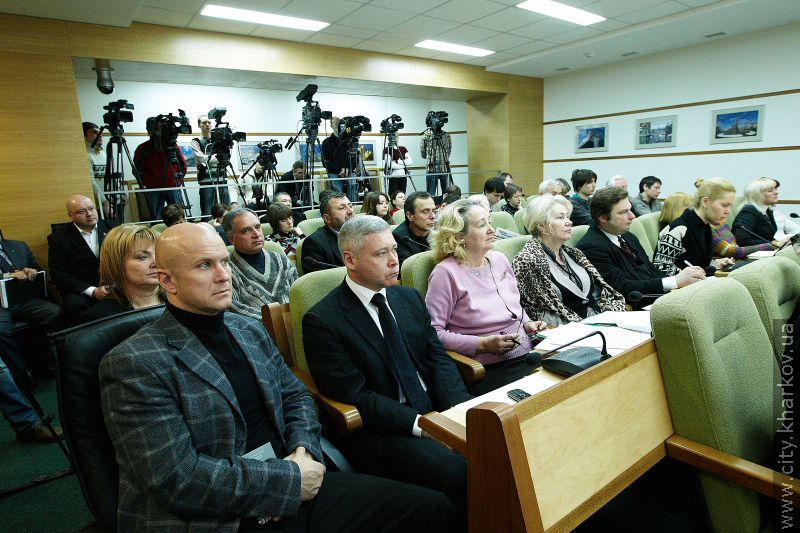 Геннадій Кернес: Міська влада відновлює житловий фонд, не ремонтований десятиліттями - 2