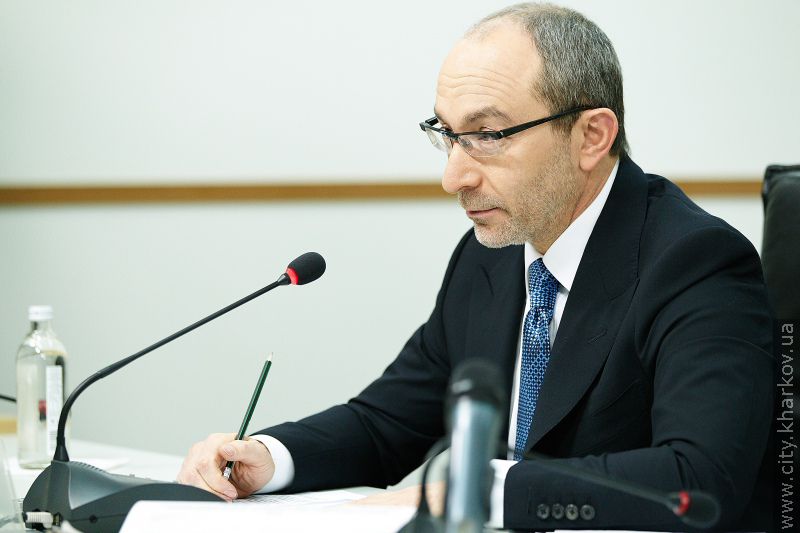 Геннадій Кернес: Міська влада відновлює житловий фонд, не ремонтований десятиліттями - 8