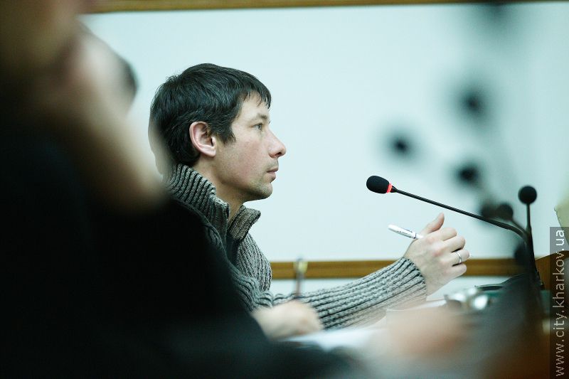 Геннадій Кернес: Міська влада відновлює житловий фонд, не ремонтований десятиліттями - 9