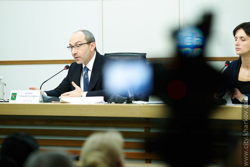 Геннадій Кернес: Міська влада відновлює житловий фонд, не ремонтований десятиліттями - 15