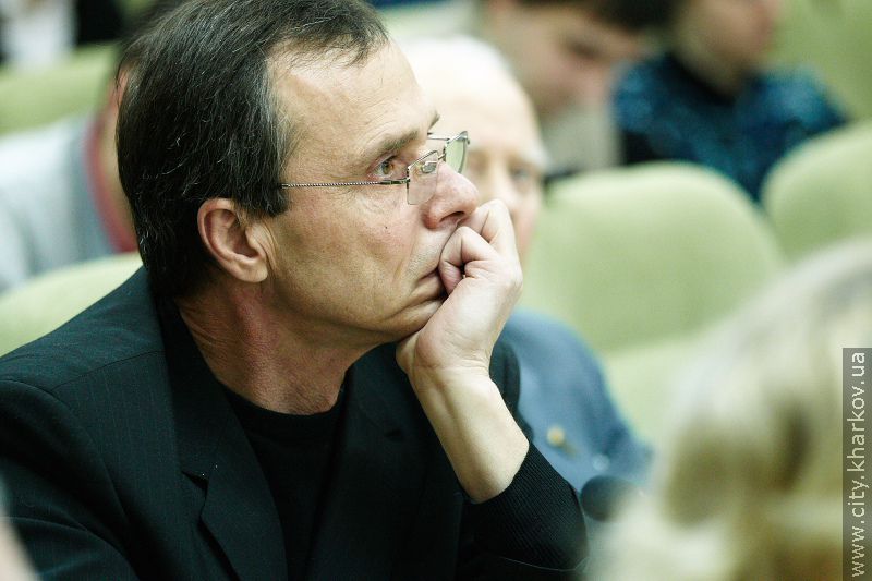 Геннадій Кернес: Міська влада відновлює житловий фонд, не ремонтований десятиліттями - 24