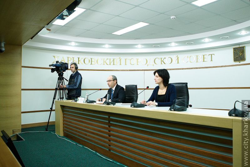 Геннадій Кернес: Міська влада відновлює житловий фонд, не ремонтований десятиліттями - 31