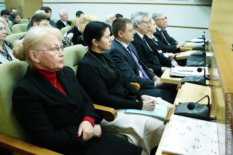 Геннадій Кернес: Міська влада відновлює житловий фонд, не ремонтований десятиліттями - 32