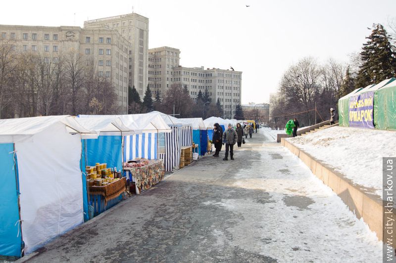 На площі Свободи відкрився ярмарок «На Масляну»