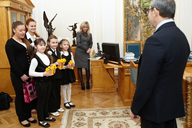 Школярі з Київського району готують подарунки гостям Євро-2012 - 3