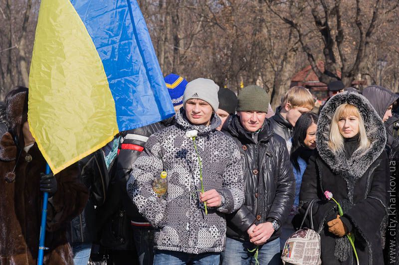 До пам'ятника Тарасові Шевченку поклали квіти