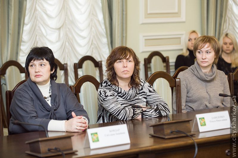 Найкращих працівників побутового обслуговування нагородили почесними грамотами