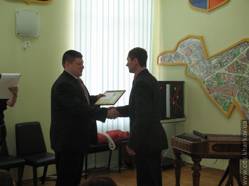 У районах міста привітали працівників ЖКГ - 4