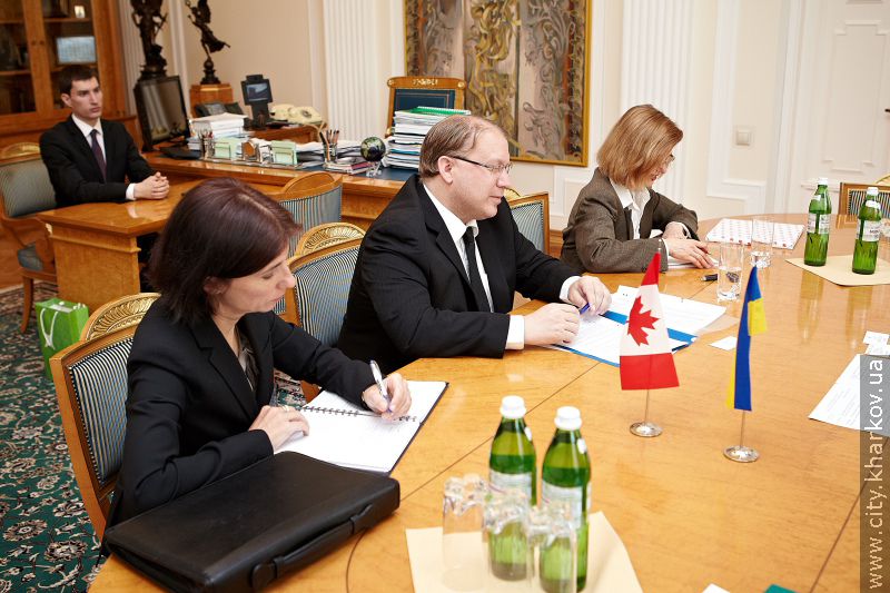 Геннадій Кернес зустрівся з послом Канади Троєм Лулашником - 17