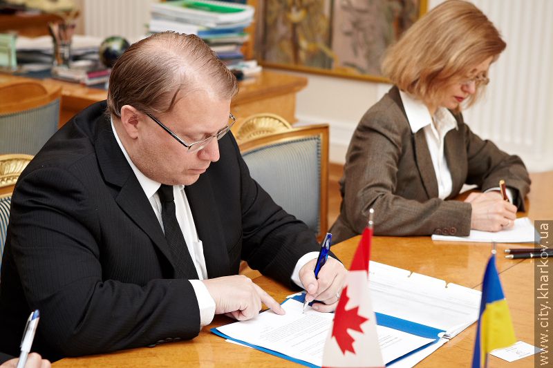 Геннадій Кернес зустрівся з послом Канади Троєм Лулашником - 18