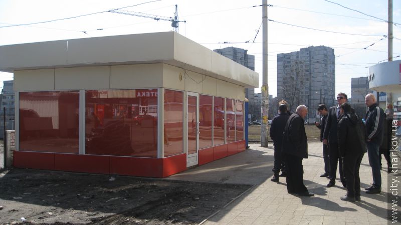 У Харкові триває демонтаж незаконно встановлених кіосків