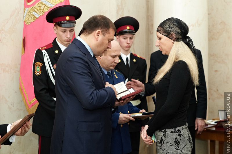 Батькам загиблого Володимира Березюка і його товаришам по службі вручили нагороди - 7