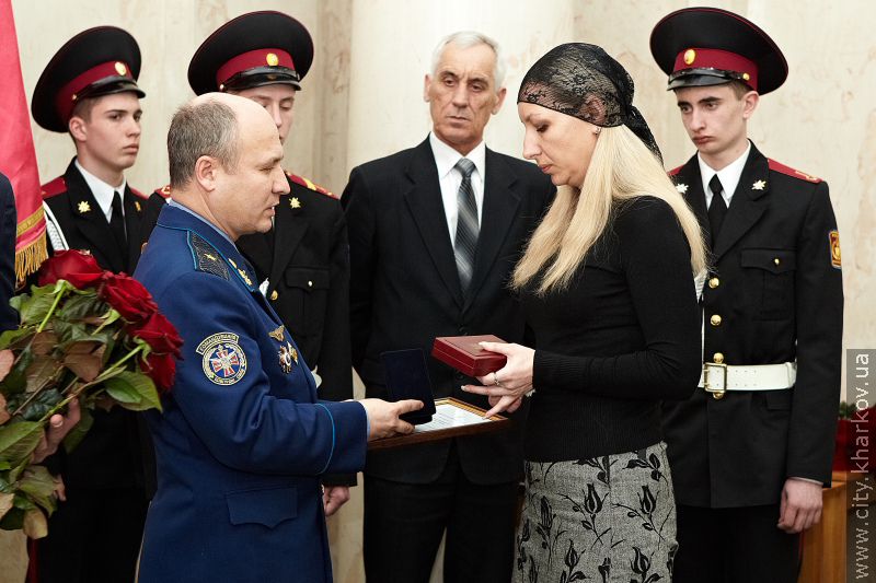Батькам загиблого Володимира Березюка і його товаришам по службі вручили нагороди - 9
