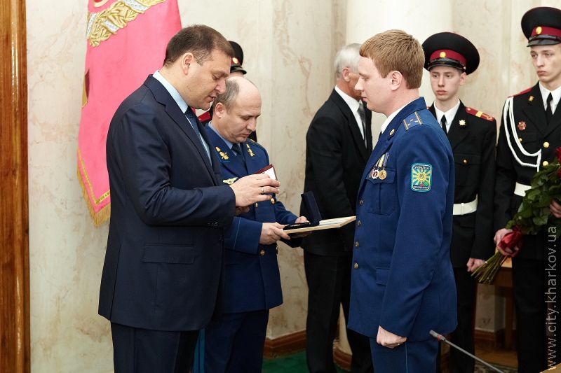 Батькам загиблого Володимира Березюка і його товаришам по службі вручили нагороди - 11
