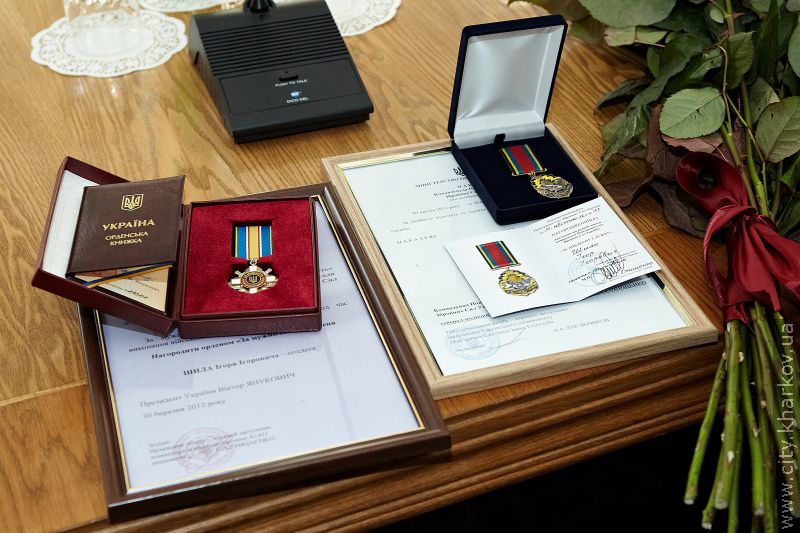 Батькам загиблого Володимира Березюка і його товаришам по службі вручили нагороди - 16