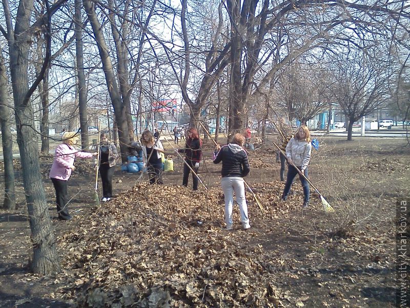 В Орджонікідзевському районі прибирають до Великодня