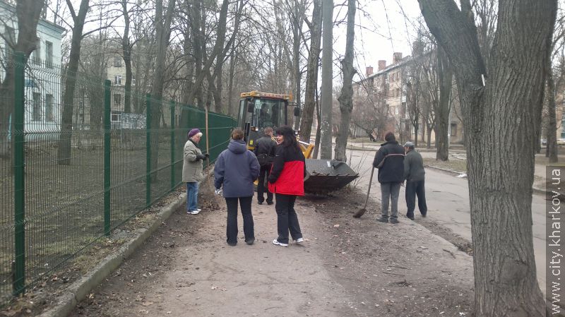 У районах міста відбулися суботники - 8