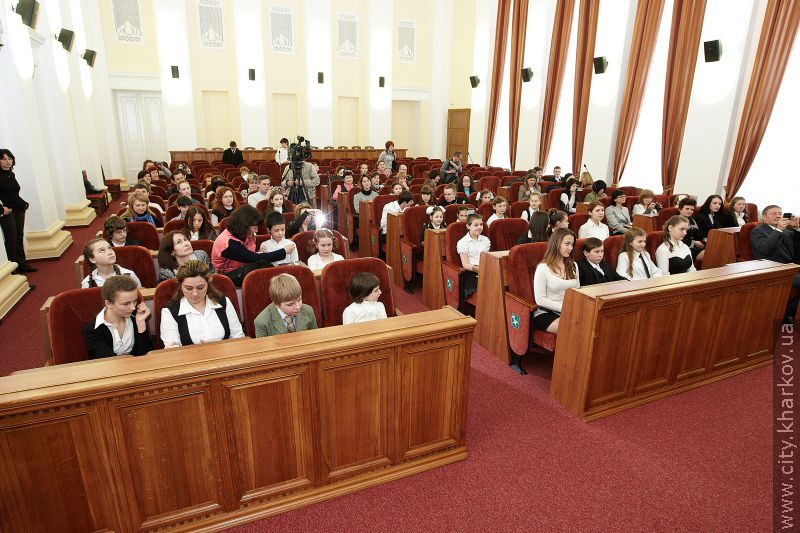 Геннадій Кернес провів екскурсію для переможців проекту «Харків-2030»