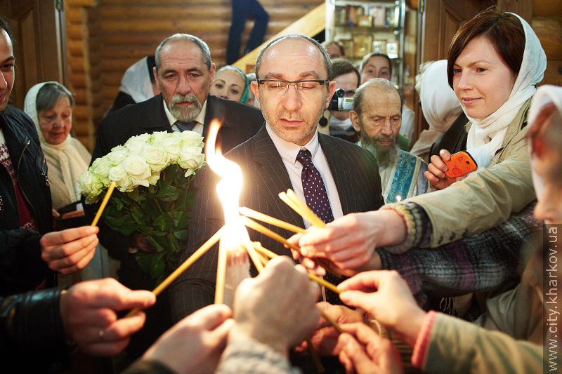 Геннадій Кернес передав харків'янам благодатний вогонь - 31