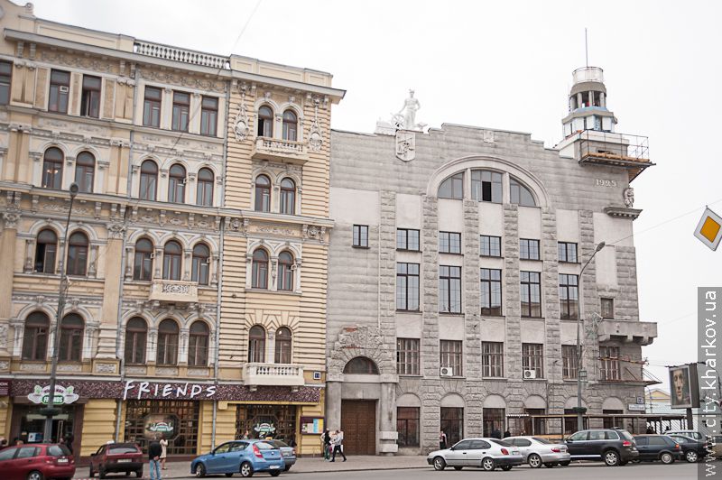 На будівлі консерваторії відновили історичну скульптуру