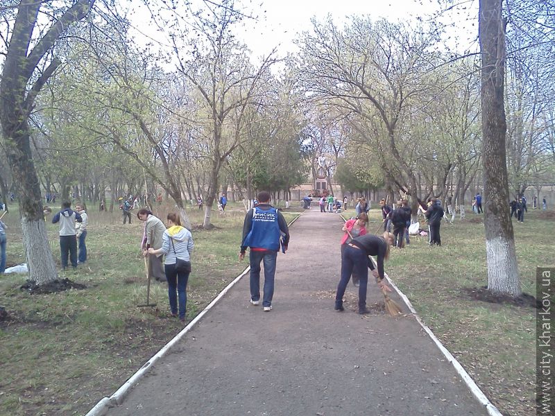 З Орджонікідзевського району вивезли 800 кубометрів сміття