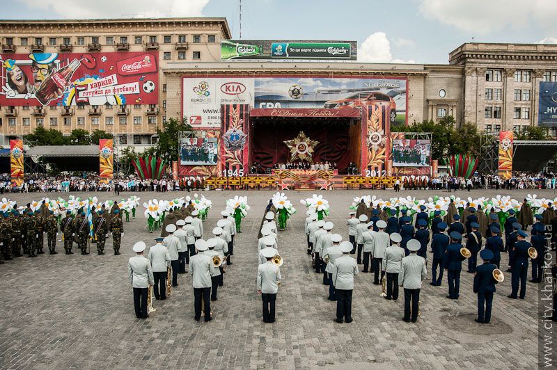 На майдані Свободи пройшов військово-театралізований парад