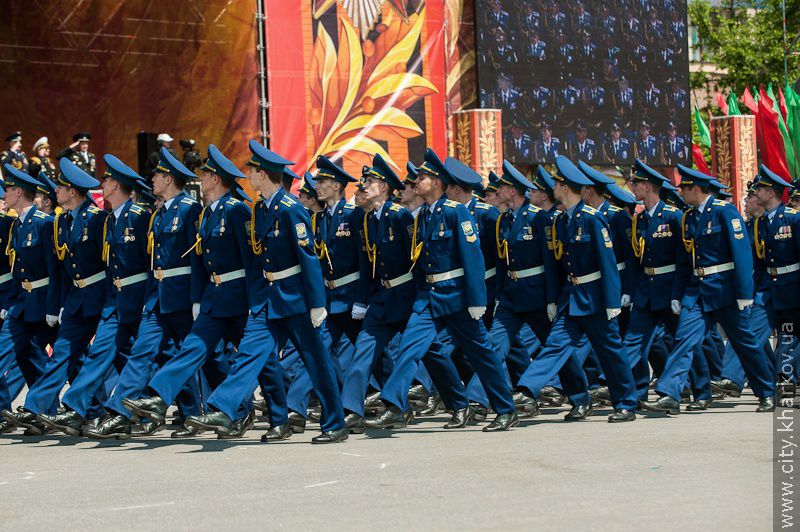 На майдані Свободи пройшов військово-театралізований парад - 4