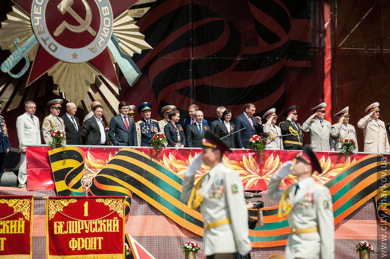 На майдані Свободи пройшов військово-театралізований парад - 6