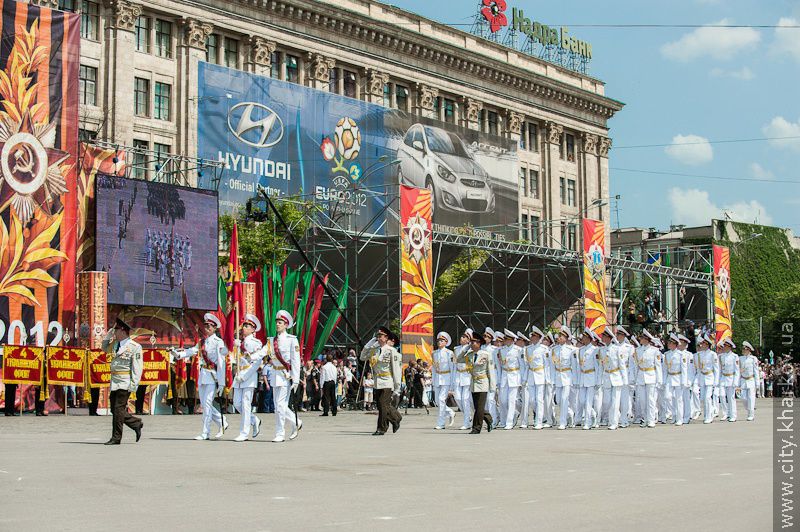 На майдані Свободи пройшов військово-театралізований парад - 7