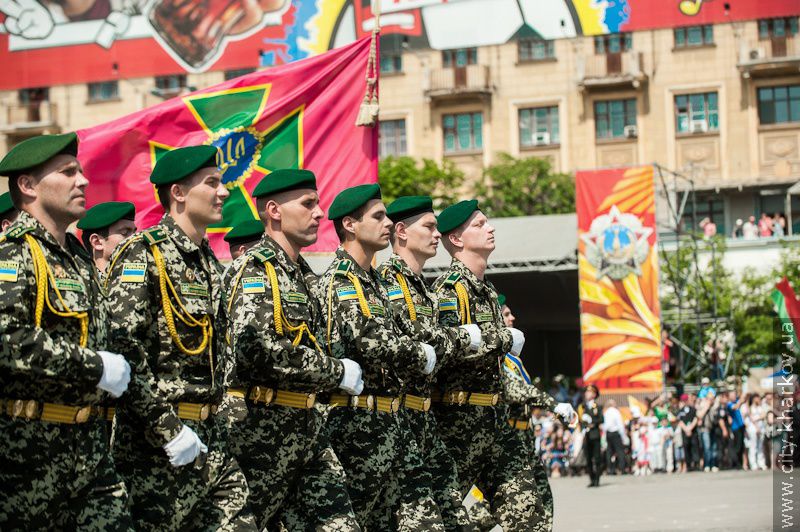 На майдані Свободи пройшов військово-театралізований парад - 8