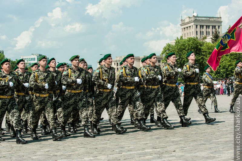 На майдані Свободи пройшов військово-театралізований парад - 9