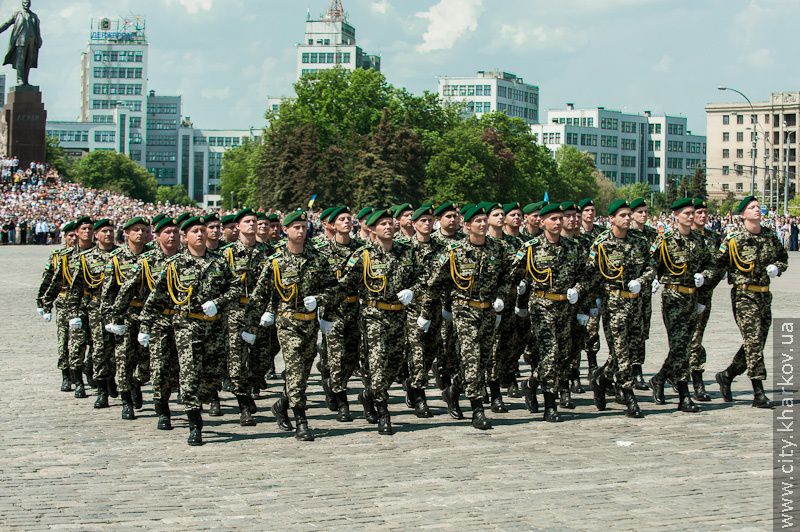 На майдані Свободи пройшов військово-театралізований парад - 10
