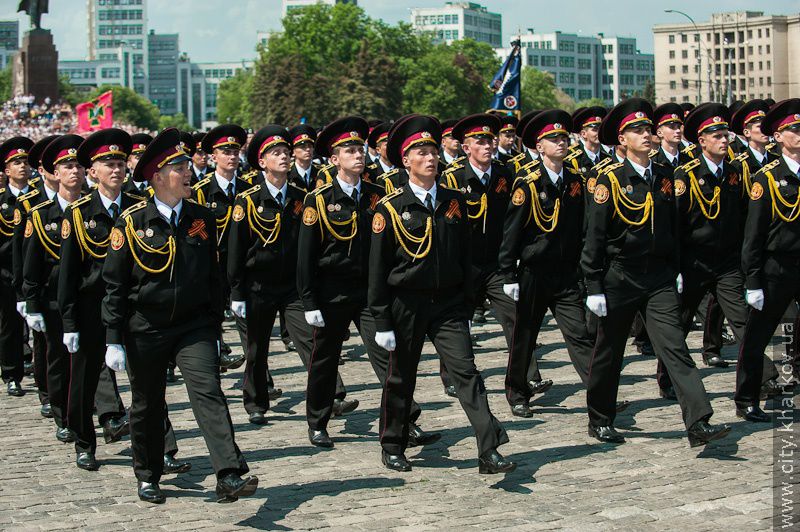 На майдані Свободи пройшов військово-театралізований парад - 15
