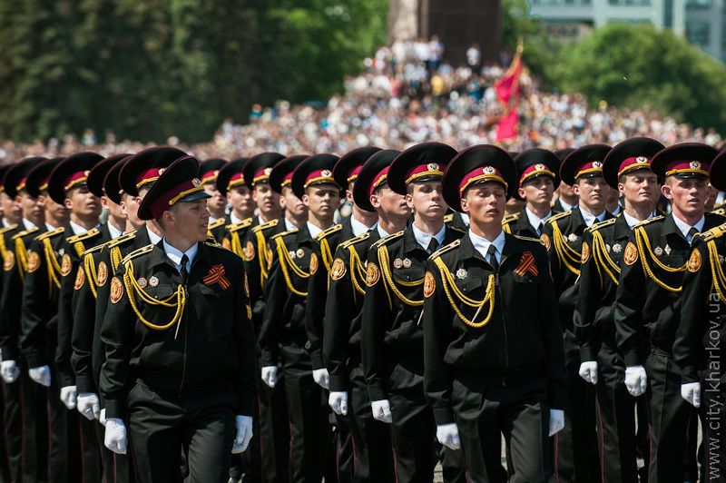На майдані Свободи пройшов військово-театралізований парад - 16