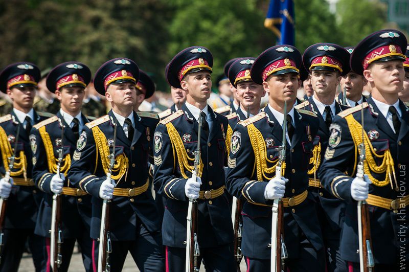 На майдані Свободи пройшов військово-театралізований парад - 19