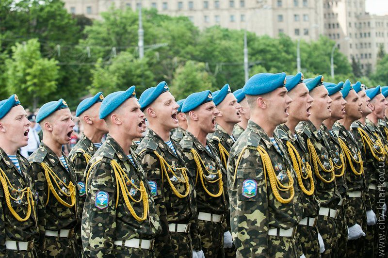 На майдані Свободи пройшов військово-театралізований парад - 23