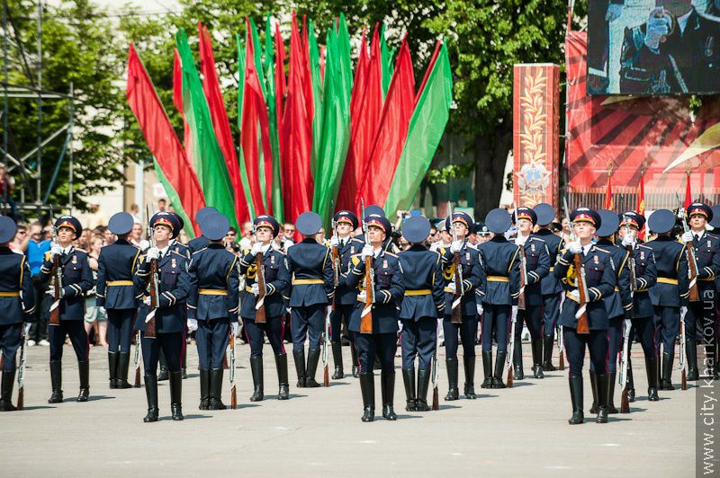 На майдані Свободи пройшов військово-театралізований парад - 25