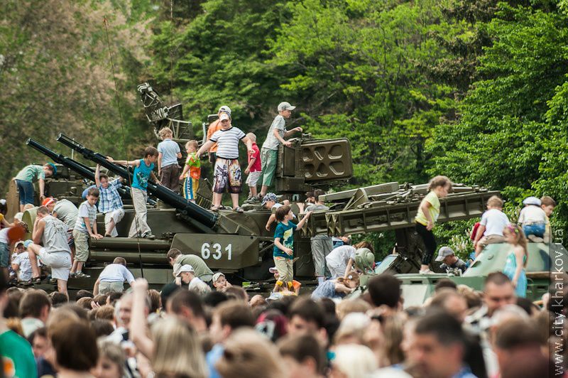 На майдані Свободи пройшов військово-театралізований парад - 29