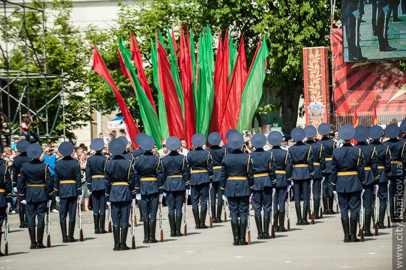На майдані Свободи пройшов військово-театралізований парад - 36