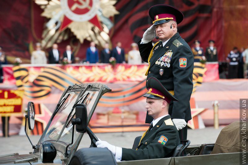 На майдані Свободи пройшов військово-театралізований парад - 37