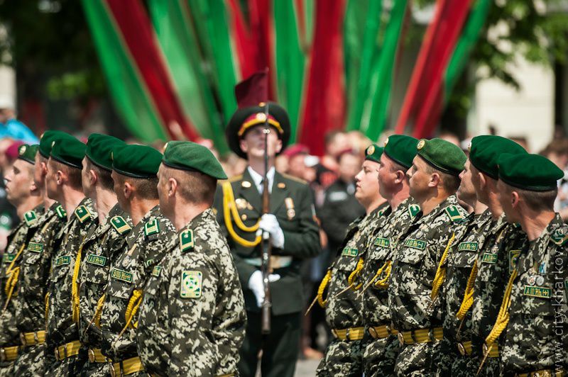 На майдані Свободи пройшов військово-театралізований парад - 38