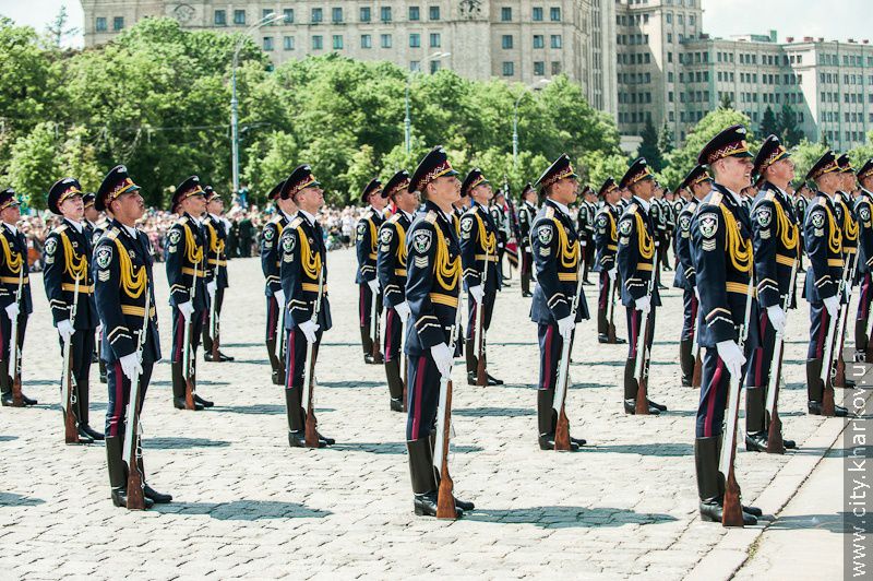 На майдані Свободи пройшов військово-театралізований парад - 39