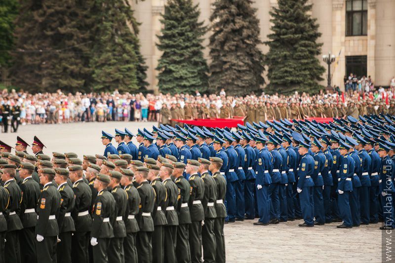 На майдані Свободи пройшов військово-театралізований парад - 54