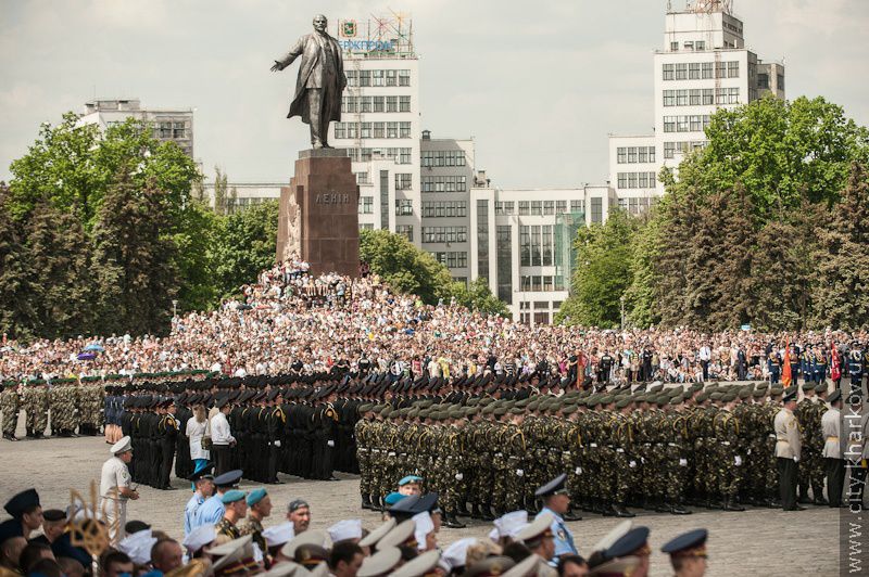 На майдані Свободи пройшов військово-театралізований парад - 59